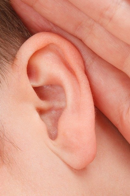 Blog ilustracija: ORL ordinacije – Štapići za uši su opasni 
